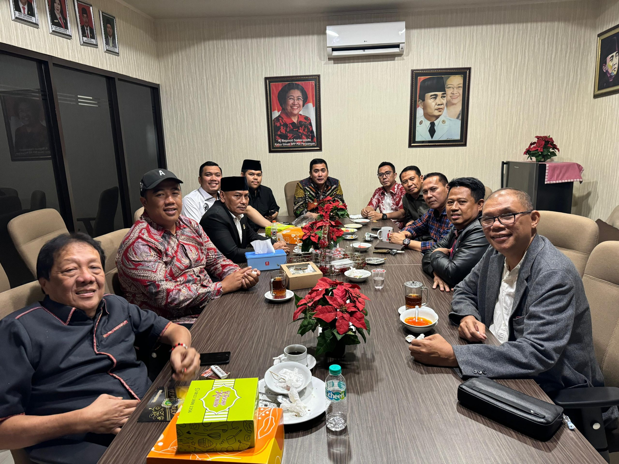 Pertemuan Pengurus DPC Gerindra bersama Anggota Fraksi PDI Perjuangan, sabtu (24/8) 